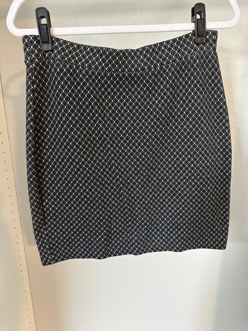 LOFT Black & White Diamond-Print Pencil Skirt
